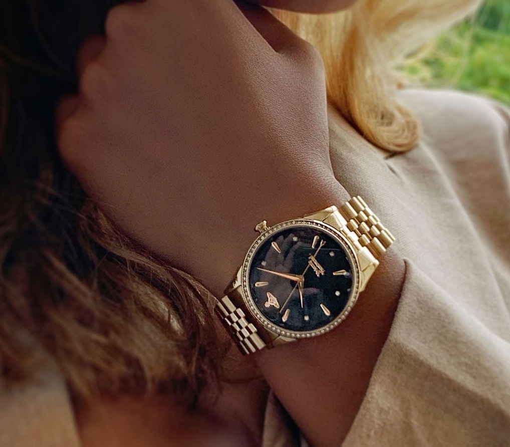 ساعت مچی مناسب پوست گندمی یا سبزه