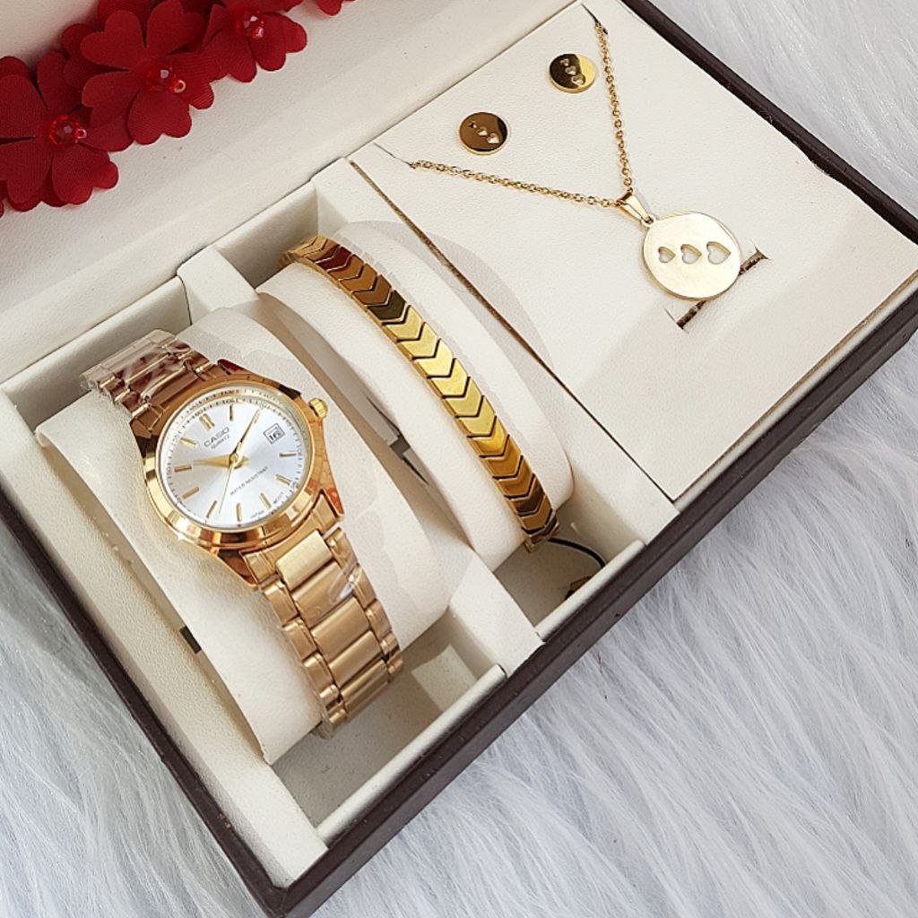 خرید ساعت برای روز مادر؛ ساعت زنانه شیک در جعبه هدیه با روبان