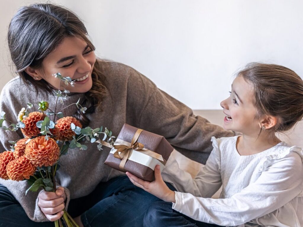 هدیه دادن به مادر